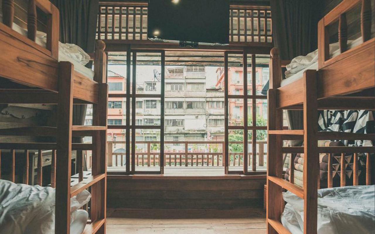 Canale Hostel Bangkok Exteriör bild